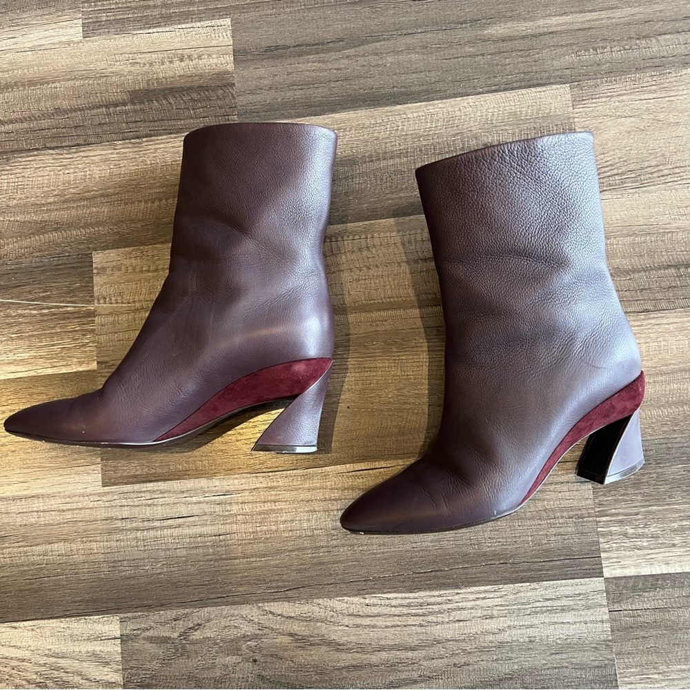 Ferragamo Burgundy Amatea Booties Sculpted Heel Leather 6 Wide / 6C - Picture 2 of 9